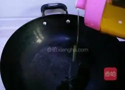 Illustration of how to make banana egg pancake 5