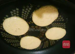 Illustration of how to make banana waffles 6