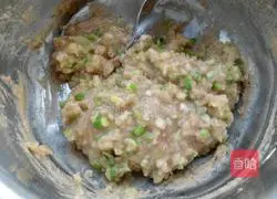 Illustration of how to make scallion pancakes 5