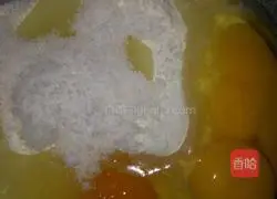 Illustration of how to make banana egg pancake 2