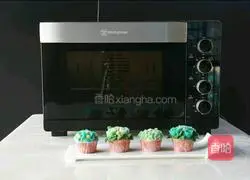 Illustration of how to make bean paste and decorated sponge Huaizi cake 10