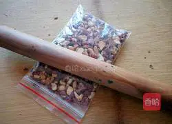 Illustration of how to make peanut and sesame shortbread 3