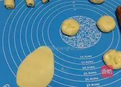 Illustration of how to make purple sweet potato cake 4