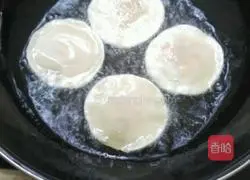 Illustration of how to make crispy dumplings 4