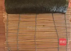 Illustration of how to make bacon and floss flavored sushi 6