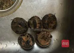 Illustration of how to make three fresh pot stickers 1