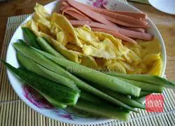 Illustration of how to make sushi rolls 4