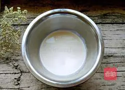 Illustration of how to make cream fruit cake 1