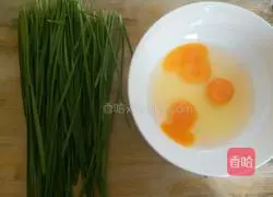 Illustration of how to make chive egg pancake 1