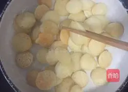 Illustration of how to make fish head stewed bean cakes 6