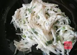 Illustration of how to make pan-fried potato pancakes 9