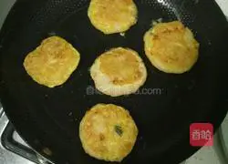 Illustration of how to make egg and potato rice cakes 7