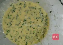 Illustration of how to make scallion egg pancake 8