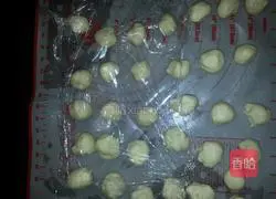 Illustration of homemade red bean filling wife cake 2