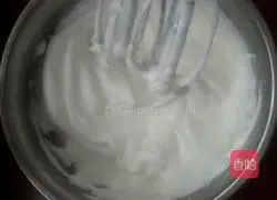 Illustration of how to make cream cake roll 5