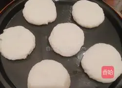 Illustration of how to make radish pie with electric baking pan 6