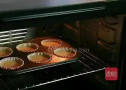 Illustration of how to make bean paste and decorated sponge Huaizi cake 8