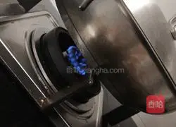 Illustration of how to make leek and corn egg cake 6