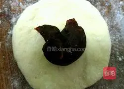 Illustration of how to make bean paste cake 2