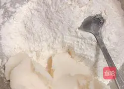 Illustration of how to make egg yolk cake 3