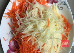 Illustration of how to make carrot and egg pancake 2