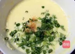 Illustration of how to make egg and scallion pancakes 5