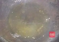 Illustration of how to make banana egg pancake 5