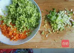 Illustration of how to make vegetable and ham pancakes 2