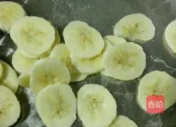 Illustration of how to make banana pancakes 1