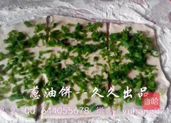 Illustration of how to make scallion pancakes 6