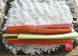 Illustration of how to make caviar sushi 3