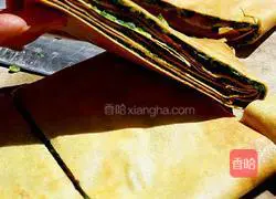 Illustration of how to make pancakes and chives box 11