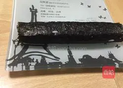 Illustration of how to reverse roll sushi 4