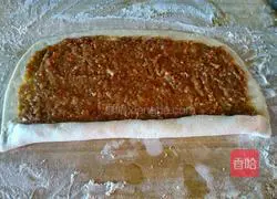 Illustration of making multi-layered meatloaf 5