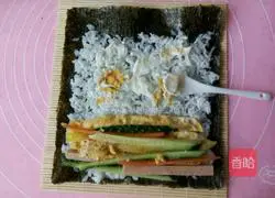 Illustration of how to make sushi 10