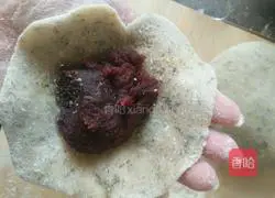 Illustration of how to make moxa leaf-flavored glutinous rice flour bean paste pancakes 5