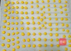 Illustration of how to dissolve egg yolk into beans 5