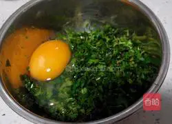 Illustration of how to make coriander and goose egg pancakes (winter solstice folk recipe) 3