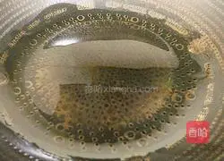 Illustration of how to make apple and egg pancakes 8