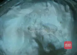 Illustration of how to make banana muffins 3