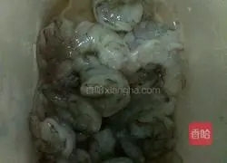 Illustration of how to make shrimp and potato cakes 1