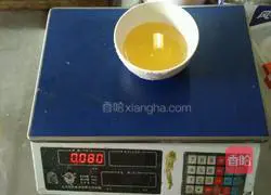 Illustration of making whole egg version of waterless sponge cake 2