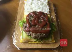 Illustration of how to make hamburger sushi 7