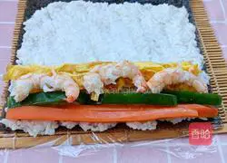 Illustration of how to make shrimp sushi 9