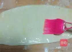 Illustration of how to make crispy green onion pancake 4