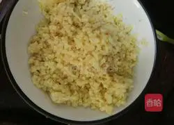 Illustration of how to make potato pancakes 1