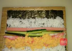 Forward Illustration of how to reverse roll sushi 1
