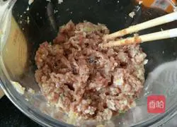 Illustration of how to make golden meat cakes 3