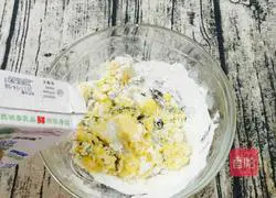 Illustration of how to make raisin milk egg cake 5