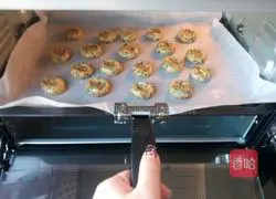 Illustration of how to make peanut sesame shortbread 17